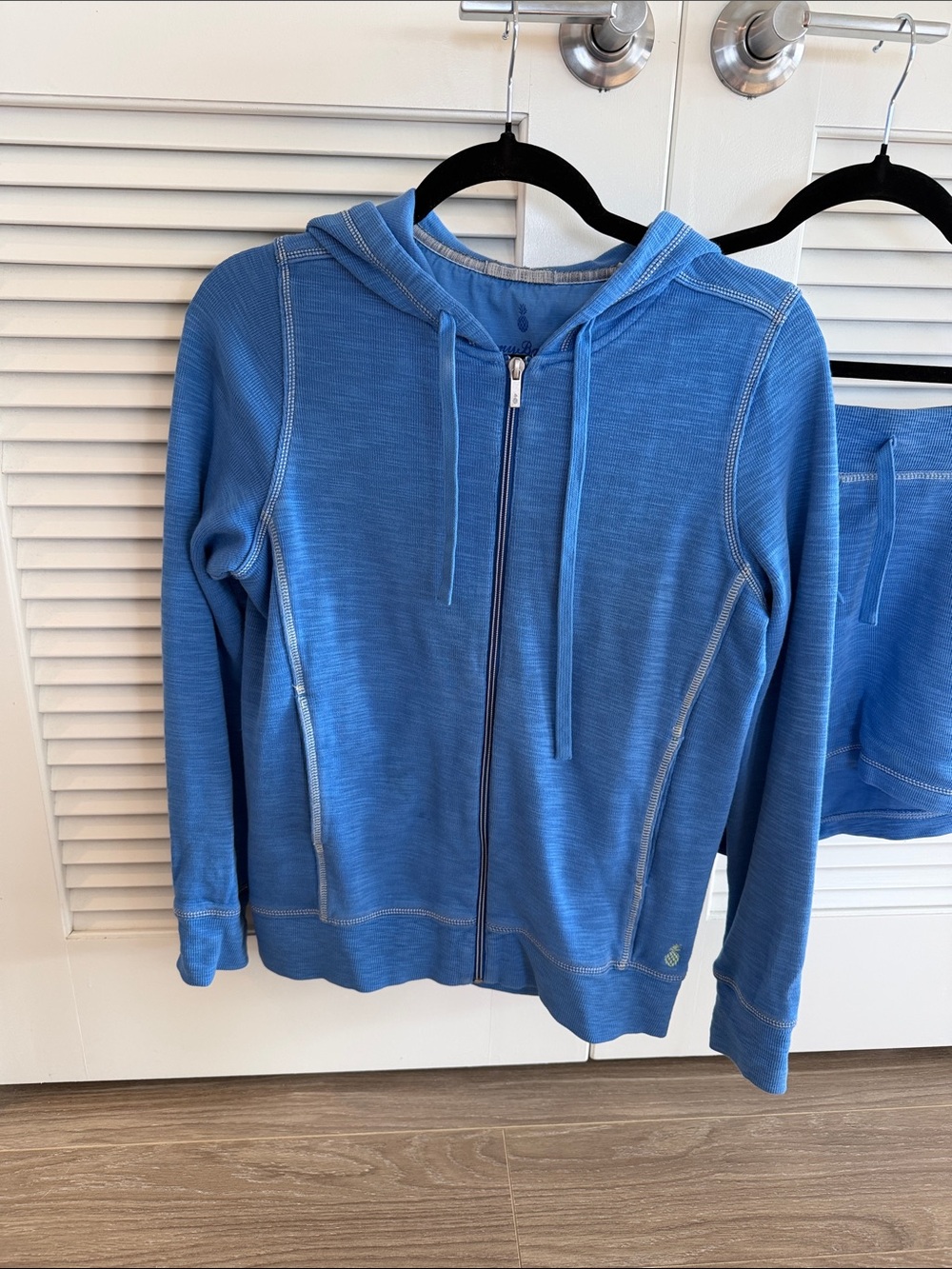 TOMMY BAHAMA TOBAGO BAY FULL-ZIP HOODIE & shorts - Picture 5 of 6